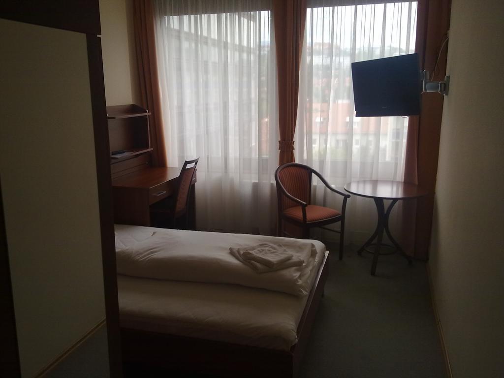 Eszterhazy Karoly Egyetem Hotel Eger Quarto foto